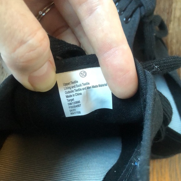 Universal Thread black sneakers - Picture 7 of 7